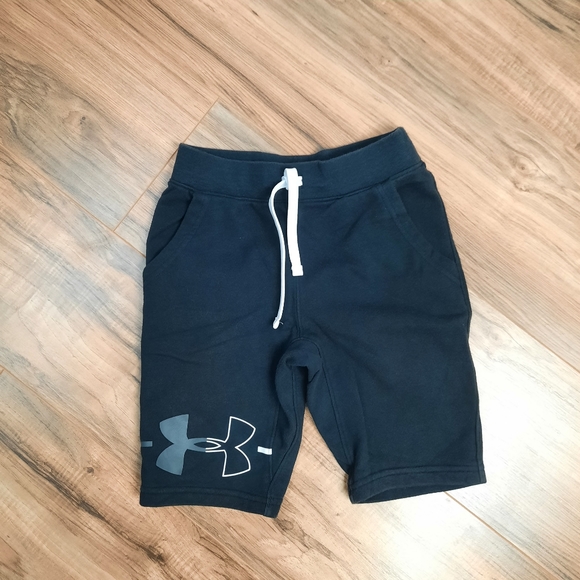 UA Youth Small Fitted Black Sweatshorts w/ emblem